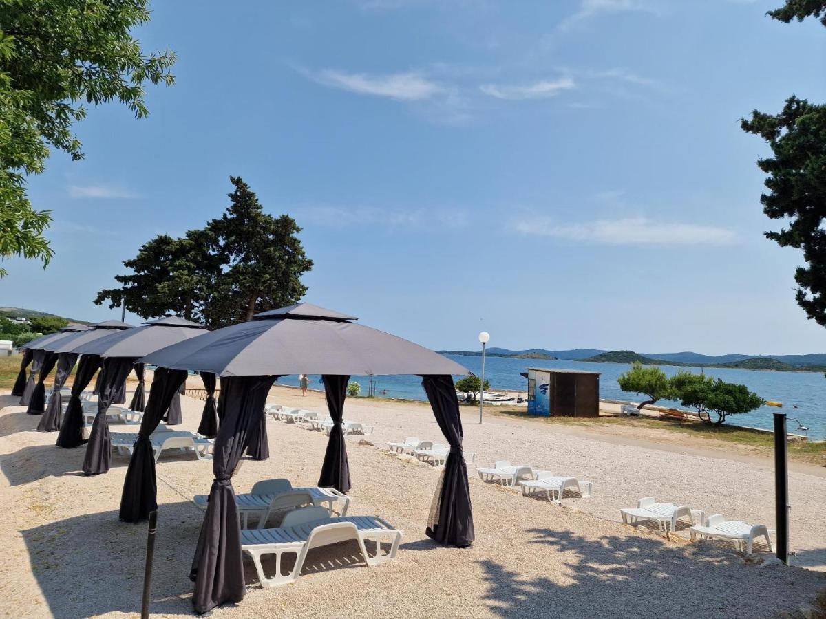 5 Meters From The Sea With Private Beach - 70M2 Colibri Sunset Apartments سفيتي بيتار المظهر الخارجي الصورة