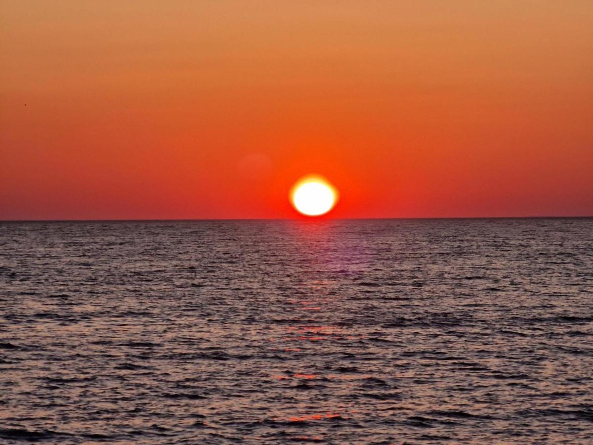 5 Meters From The Sea With Private Beach - 70M2 Colibri Sunset Apartments سفيتي بيتار المظهر الخارجي الصورة