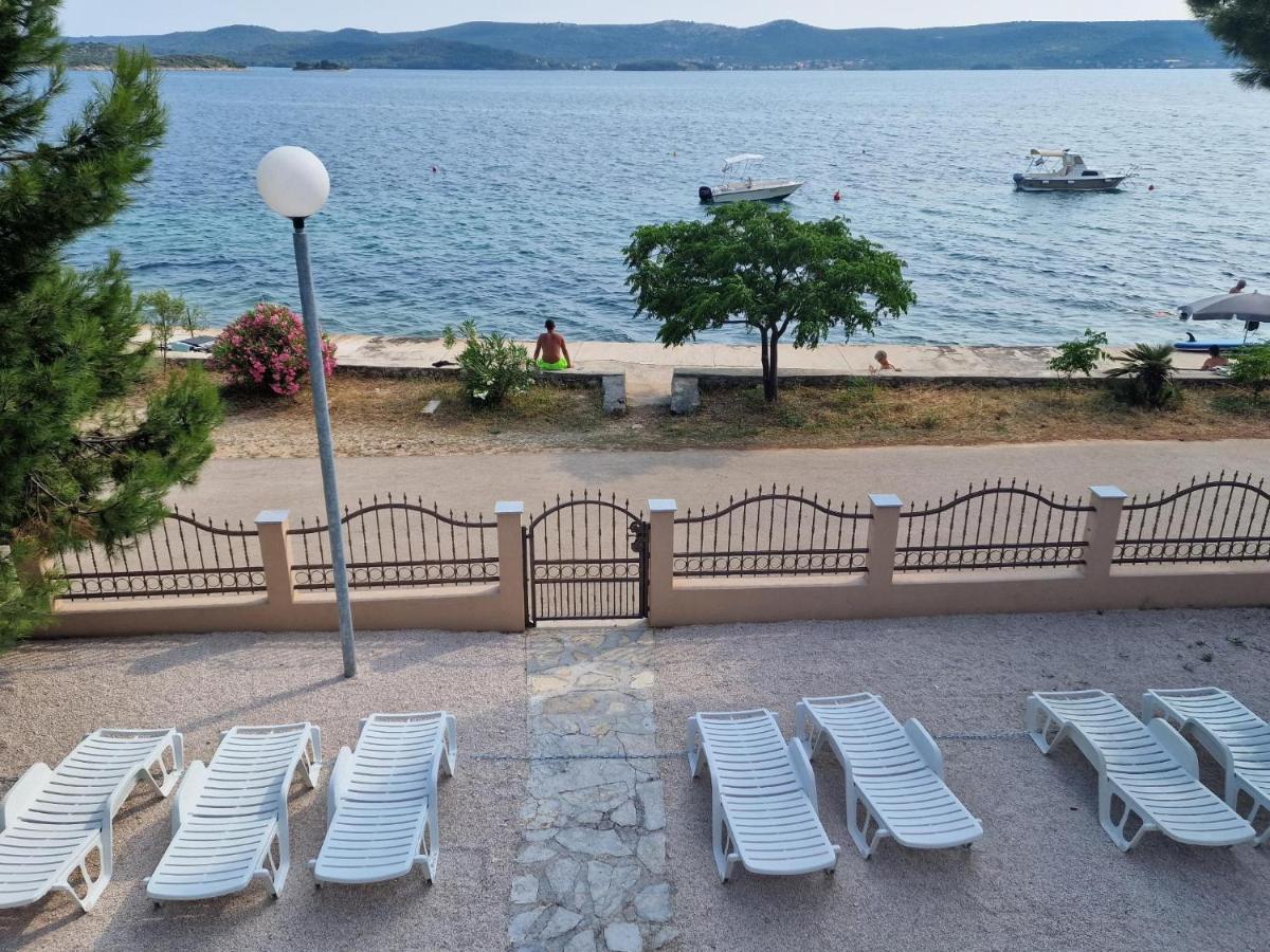 5 Meters From The Sea With Private Beach - 70M2 Colibri Sunset Apartments سفيتي بيتار المظهر الخارجي الصورة